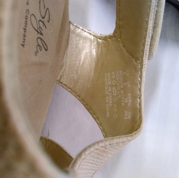 Soft Style Womens Sandals Soft Delight 2" Wedge Heel Beige & Gold Metalliac Sz 8 - Picture 8 of 9
